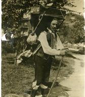 Tako so pred sto leti prenašali panjske kranjiče na pašo. Foto: Dokumentacija SEM